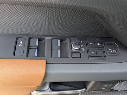 Used 2023 Land Rover Defender 110 X image 22