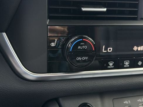 Used 2025 Nissan Rogue SV AWD/4WD image 22