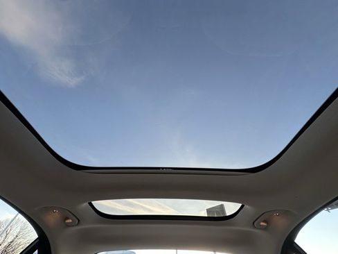 Certified 2018 Mercedes-Benz E 300 4MATIC image 11