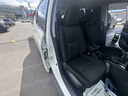 Used 2020 Nissan Rogue SV FWD image 23