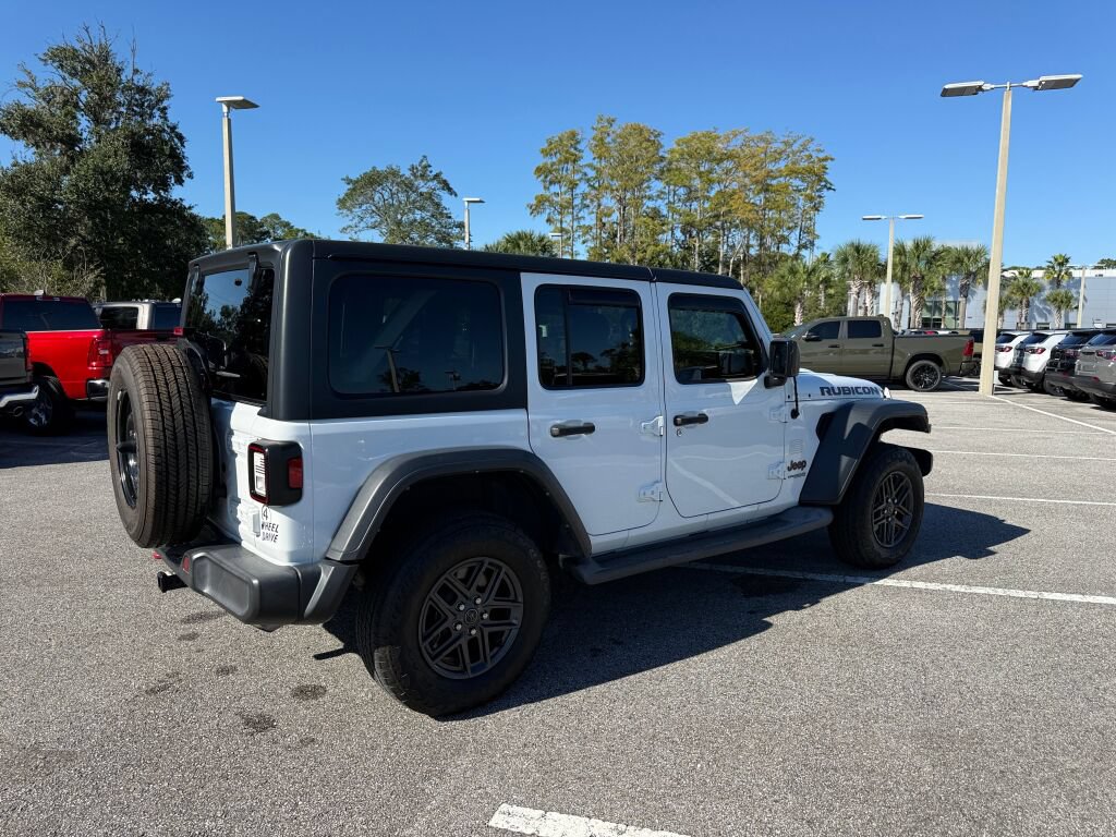 Used 2021 Jeep Wrangler Unlimited Rubicon AWD/4WD image 3