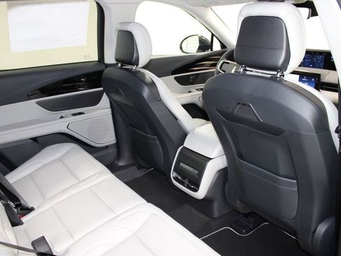 New 2026 Lincoln Nautilus Premier image 32