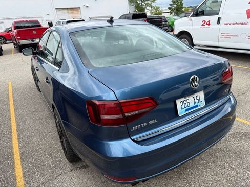 Used 2017 Volkswagen Jetta SEL FWD image 4
