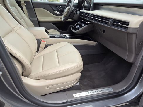 Used 2022 Lincoln Corsair FWD image 3