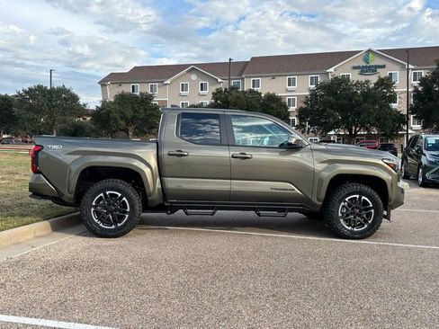 New 2025 Toyota Tacoma TRD Sport image 5