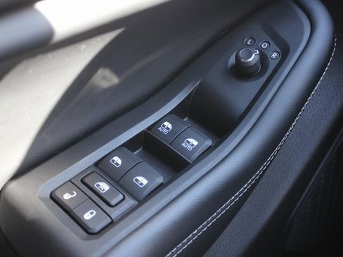 Used 2023 Jeep Grand Cherokee Altitude image 17