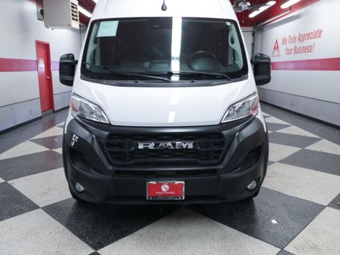 Used 2024 RAM ProMaster 2500 w/ Convenience Group FWD image 4