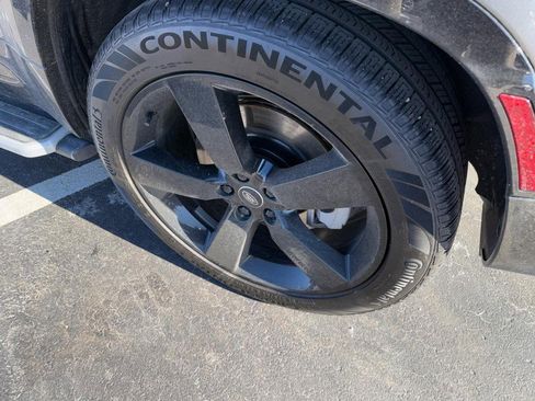 Used 2023 Land Rover Defender 130 X-Dynamic SE image 8