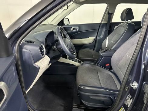 Used 2021 Hyundai Venue image 11