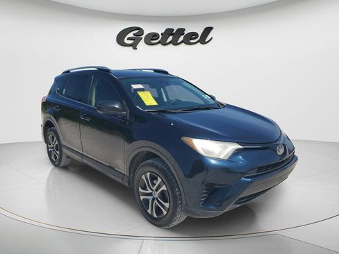 Used 2018 Toyota RAV4 LE FWD image 3