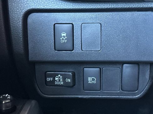 Used 2023 Toyota Tacoma SR5 AWD/4WD image 28