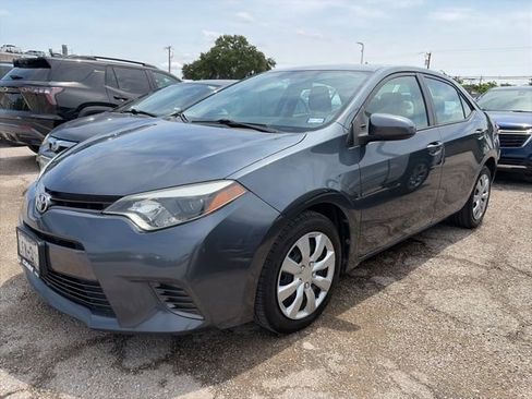 Used 2016 Toyota Corolla LE FWD image 2