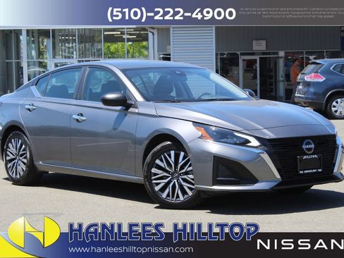 Used 2025 Nissan Altima 2.5 SV FWD image 1