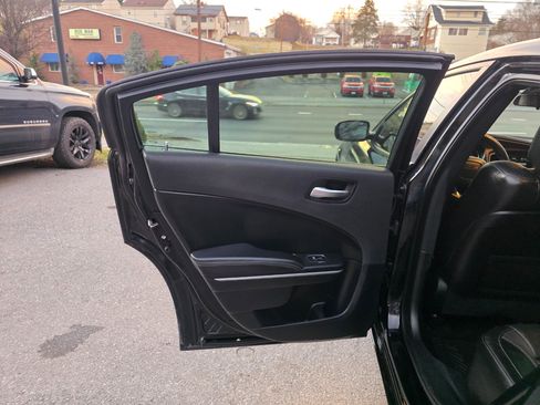 Used 2020 Dodge Charger SXT w/ Leather Interior Group image 12