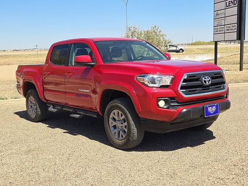 Used 2017 Toyota Tacoma SR5 w/ Tow Package image 7