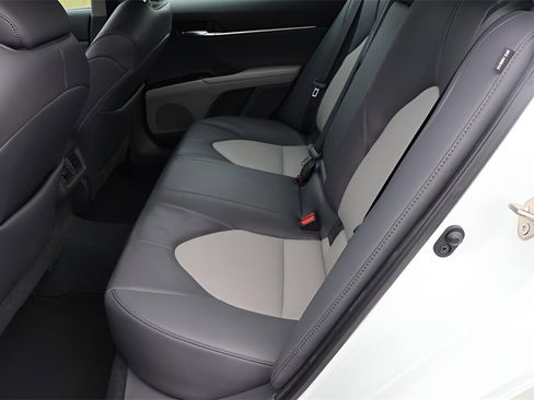 Certified 2020 Toyota Camry XLE image 10