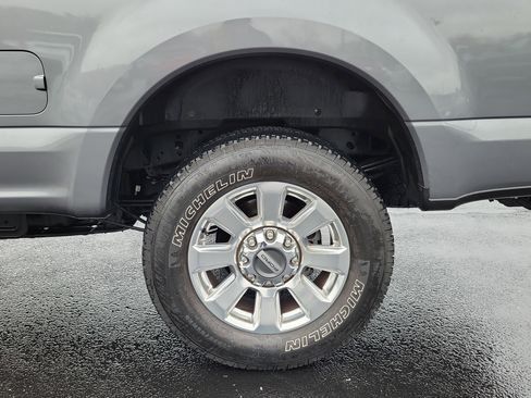 Certified 2022 Ford F250 Platinum w/ FX4 Off-Road Package image 5