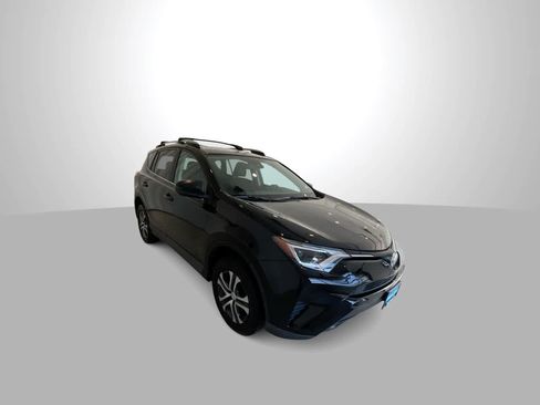 Used 2017 Toyota RAV4 LE AWD/4WD image 2