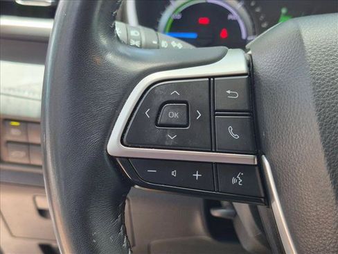 Used 2023 Toyota Highlander XLE AWD/4WD image 10
