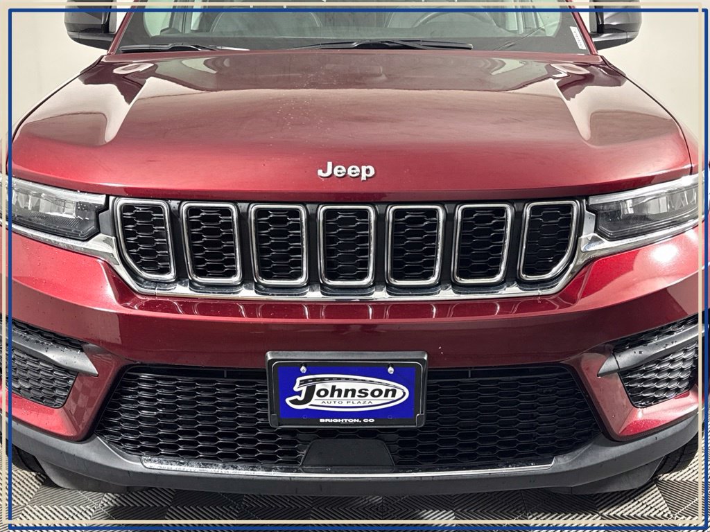 Used 2023 Jeep Grand Cherokee Laredo AWD/4WD image 4