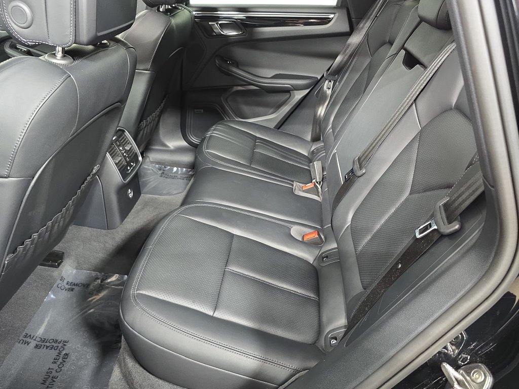 Certified 2026 Porsche Macan AWD/4WD image 24