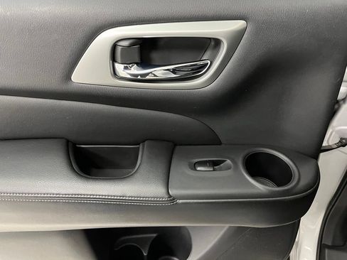 Used 2018 Nissan Pathfinder SV FWD image 44