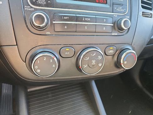 Used 2016 Kia Forte LX FWD image 17
