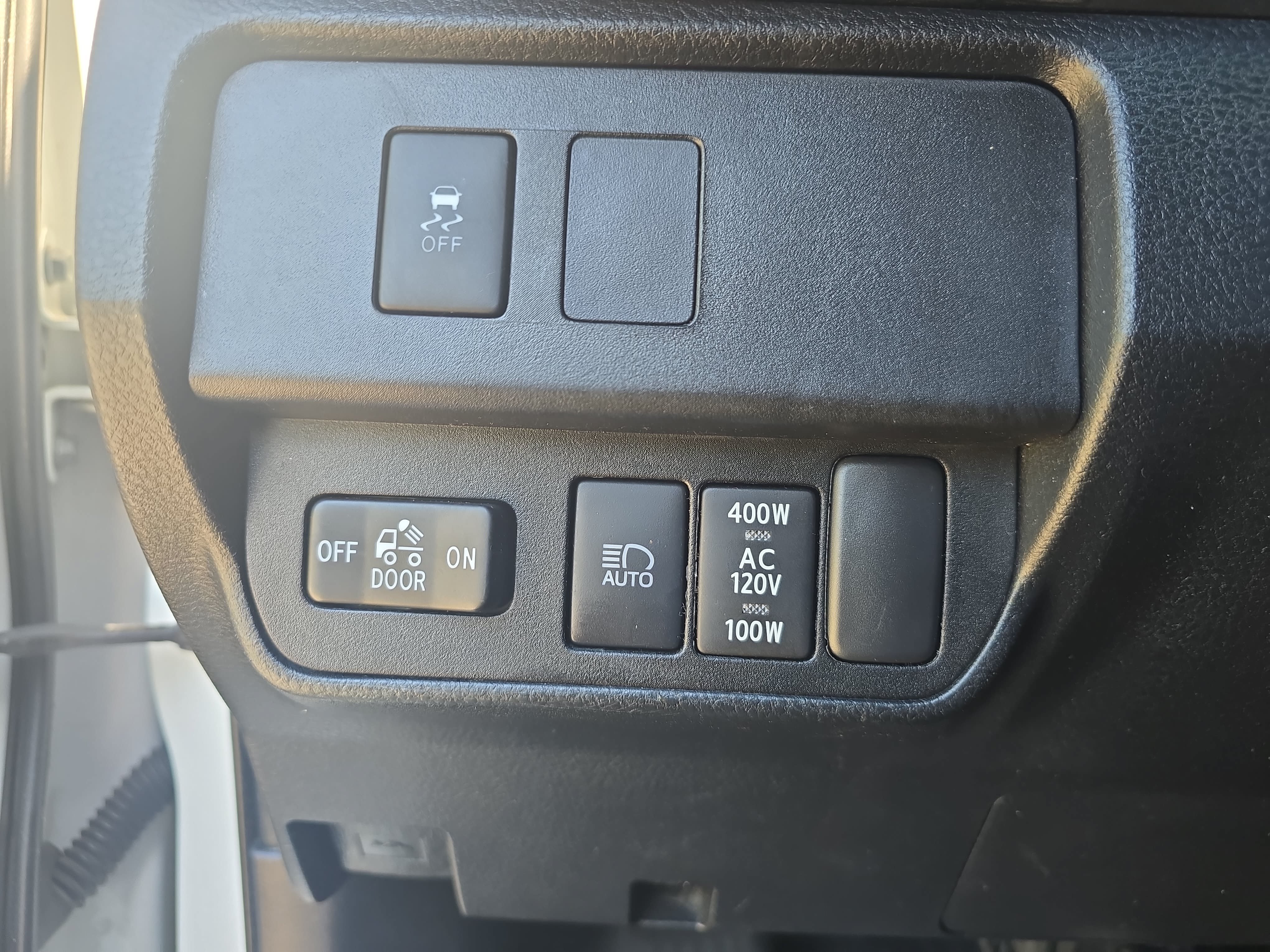 Used 2020 Toyota Tacoma TRD Sport w/ TRD Premium Sport Package AWD/4WD image 24