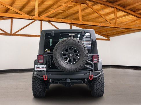 Used 2014 Jeep Wrangler Unlimited Rubicon w/ Connectivity Group image 4
