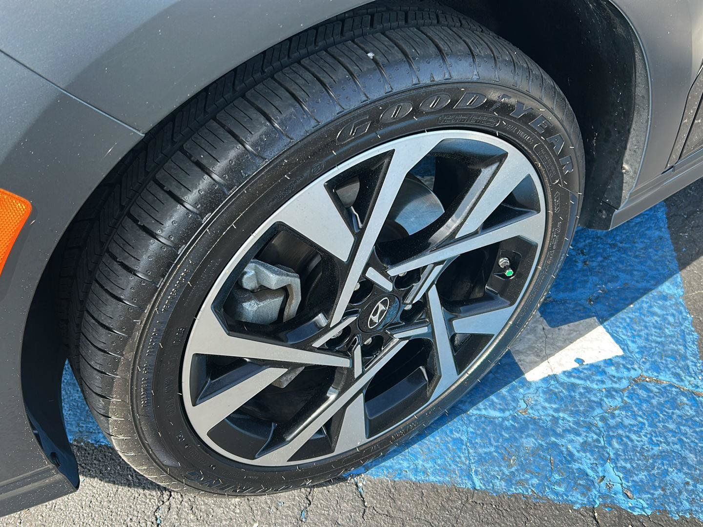 Certified 2023 Hyundai Kona Limited FWD image 3