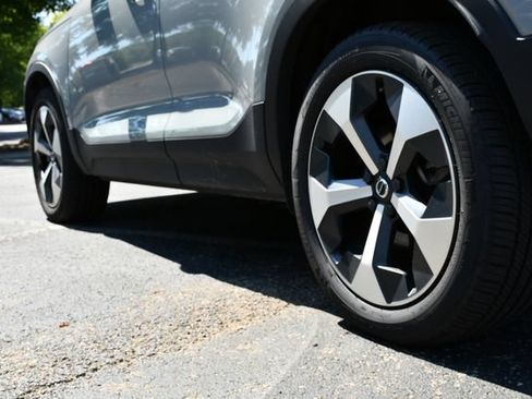 Used 2026 Volvo XC40 B5 Plus AWD/4WD image 9