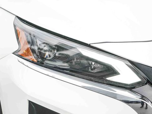 Used 2023 Nissan Altima 2.5 SV FWD image 4