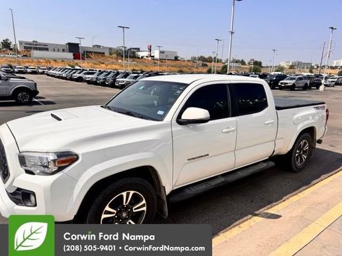 Used 2019 Toyota Tacoma TRD Sport AWD/4WD image 9