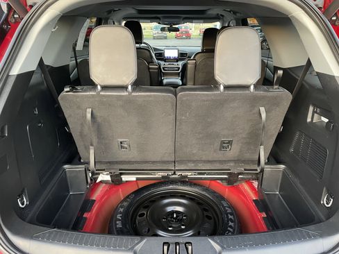 Used 2023 Ford Explorer XLT w/ Equipment Group 202A image 6