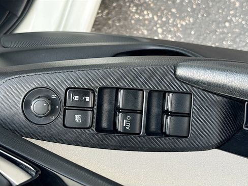 Used 2014 MAZDA MAZDA3 i Touring w/ Moonroof Package 1 FWD image 12