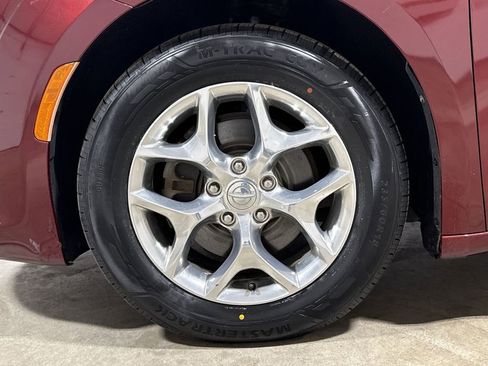 Used 2018 Chrysler Pacifica Limited image 29