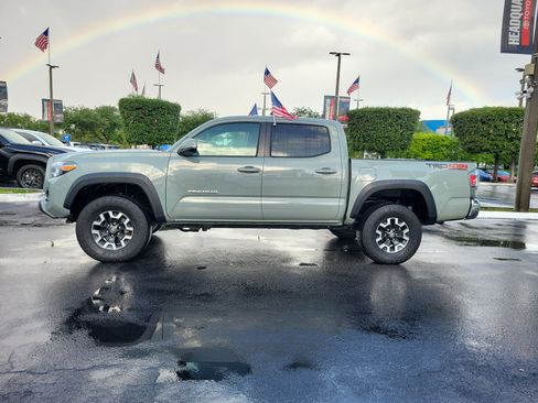 Used 2022 Toyota Tacoma TRD Off-Road AWD/4WD image 7