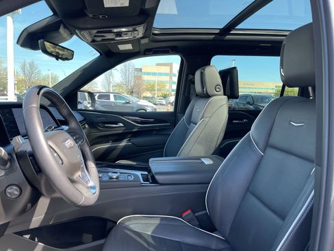 Certified 2023 Cadillac Escalade ESV Sport w/ LPO, ONYX Package image 5