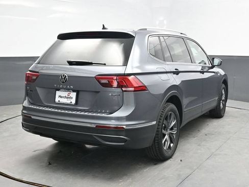 Used 2022 Volkswagen Tiguan SE w/ Panoramic Sunroof Package AWD/4WD image 6