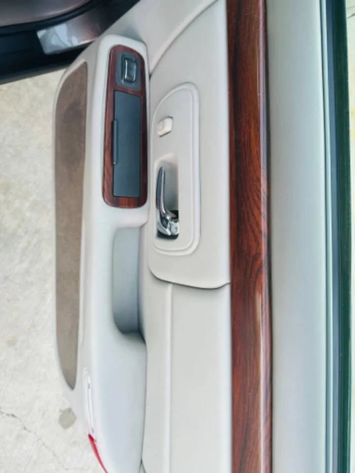 Used 1998 Cadillac De Ville FWD image 38