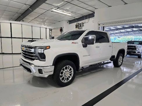 Used 2024 Chevrolet Silverado 2500 LTZ w/ LTZ Plus Package AWD/4WD image 5