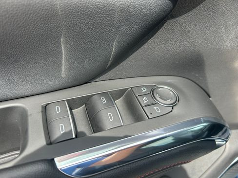 Used 2025 Chevrolet Traverse RS FWD image 16