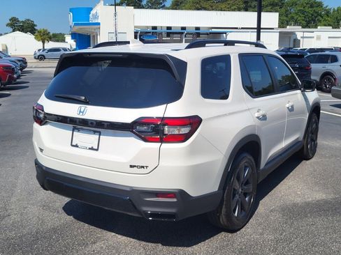 New 2026 Honda Pilot Sport image 2