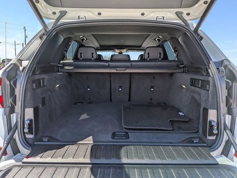 Used 2021 BMW X5 M50i w/ Executive Package image 7