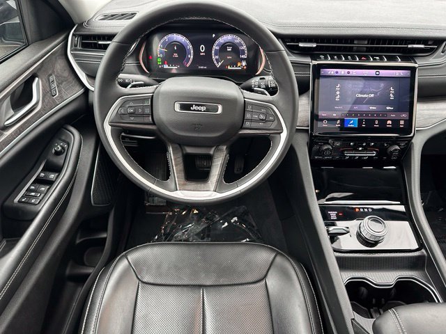 Used 2023 Jeep Grand Cherokee Limited w/ Luxury Tech Group II AWD/4WD image 19