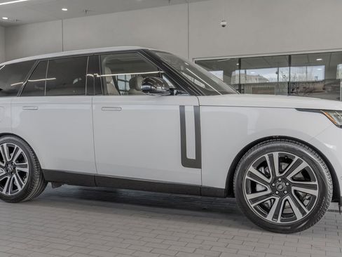 Used 2023 Land Rover Range Rover SE AWD/4WD image 12