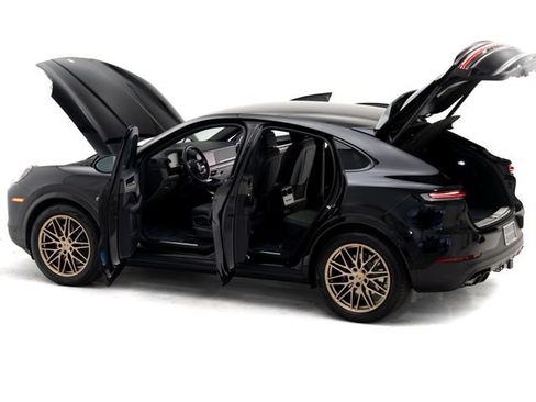 New 2026 Porsche Cayenne Coupe AWD/4WD image 30