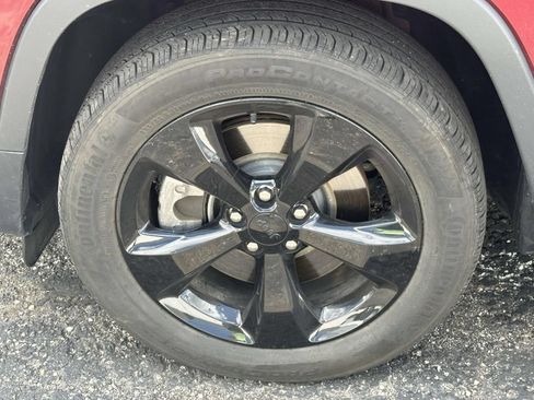 Used 2020 Jeep Cherokee Latitude Plus FWD image 9