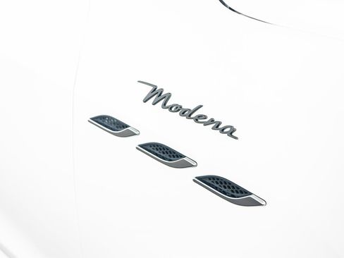 Used 2023 Maserati Ghibli Modena RWD image 26