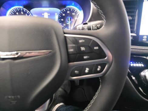New 2026 Chrysler Pacifica Select AWD/4WD image 16